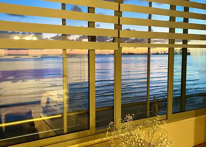 Cozy Beachfront Room