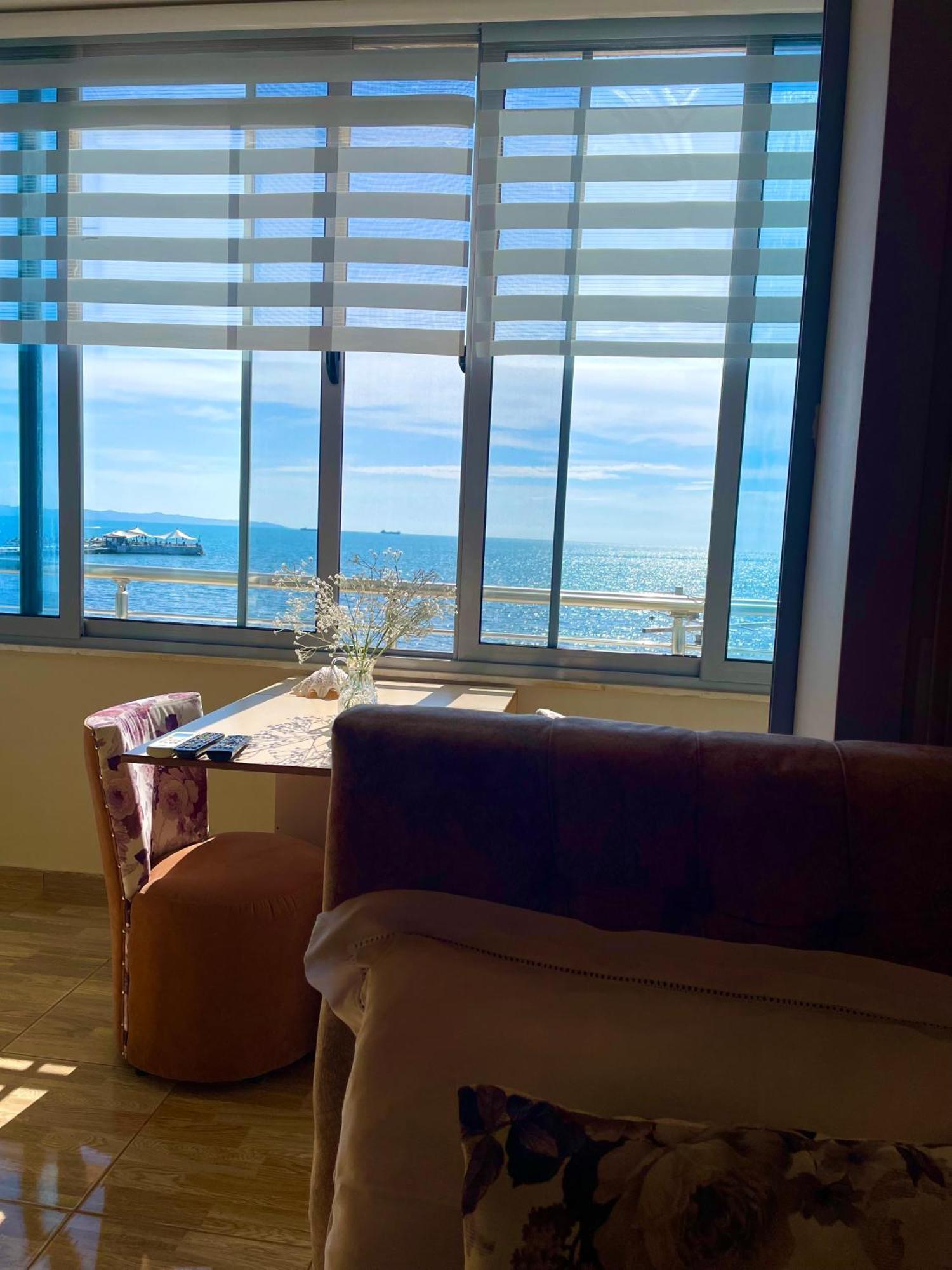 Apartment Cozy Beachfront Durres